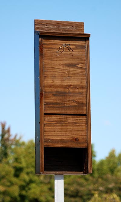 BestNest Premium Stained Bat House, Dark Brown, 65 bats – BirdYard Direct