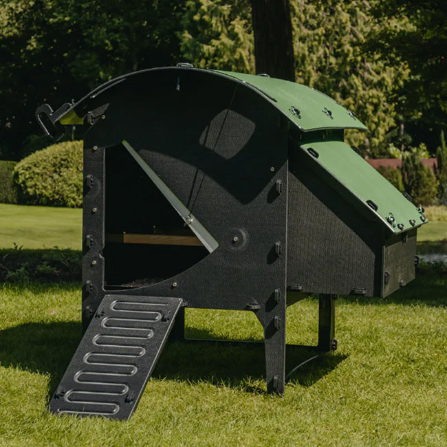 Nestera Medium Chicken Lodge, Green and Black